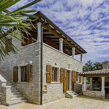 Amazing In Murine W/ Outdoor Swimming Pool, Jacuzzi And 4 Bedrooms