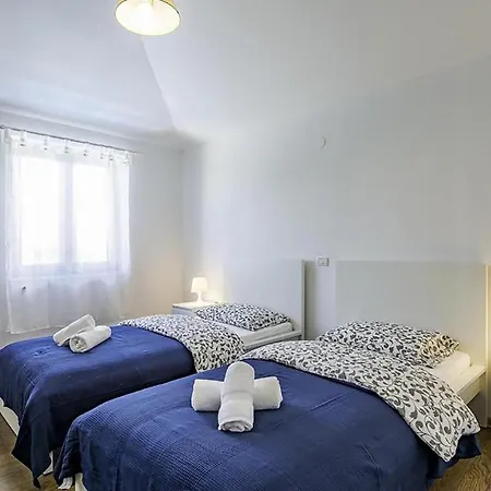 Amazing In Murine W/ Outdoor Swimming Pool, Jacuzzi And 4 Bedrooms *