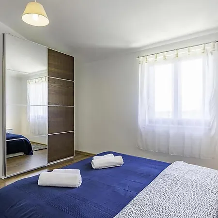 Vakantiehuis Amazing In Murine W/ Outdoor Swimming Pool, Jacuzzi&4 Bedrooms Valizza