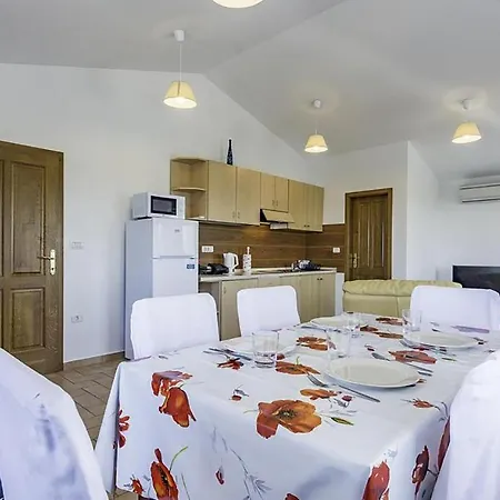 Amazing In Murine W/ Outdoor Swimming Pool, Jacuzzi And 4 Bedrooms *